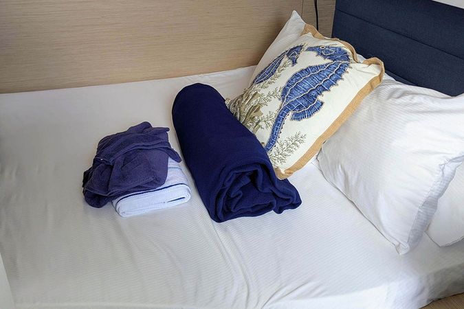 Fountaine Pajot Aura 51 | V Circle