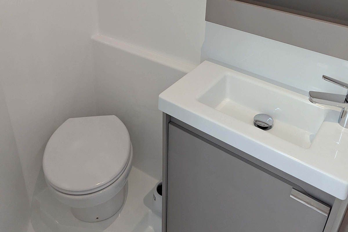 Fountaine Pajot Aura 51 | V Circle