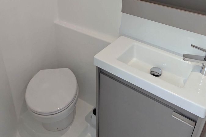 Fountaine Pajot Aura 51 | V Circle