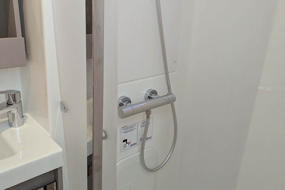 Fountaine Pajot Aura 51 | V Circle