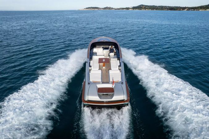Riva 48 | Elements
