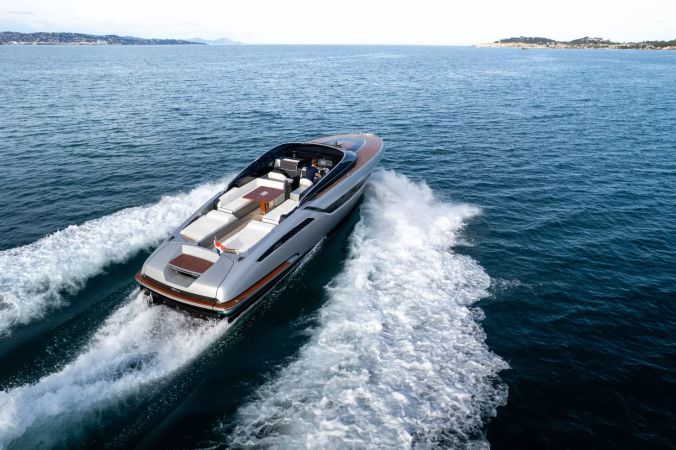 Riva 48 | Elements
