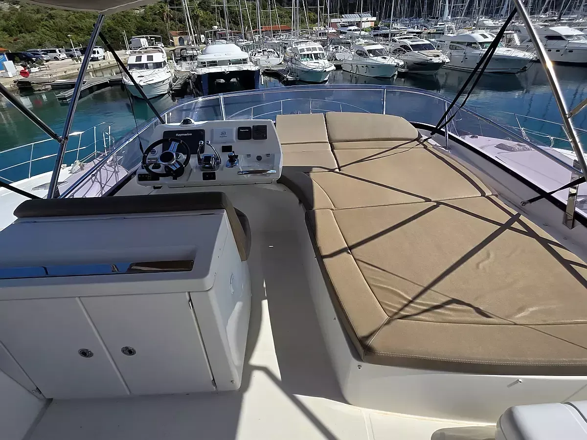 Jeanneau Prestige 550 | Very Berry
