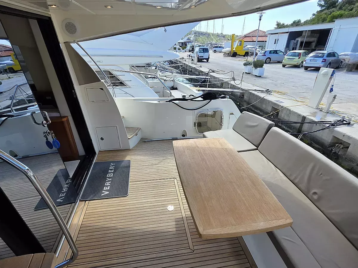 Jeanneau Prestige 550 | Very Berry