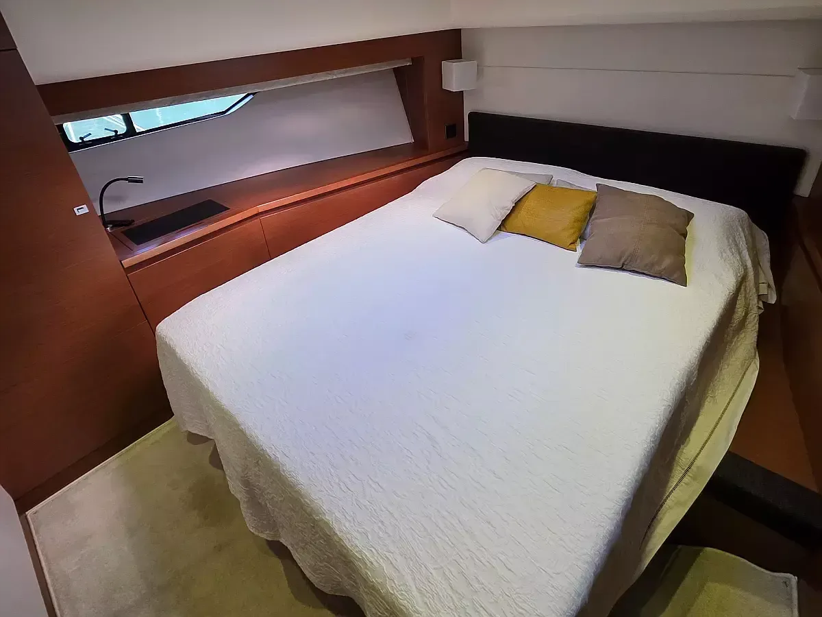 Jeanneau Prestige 550 | Very Berry