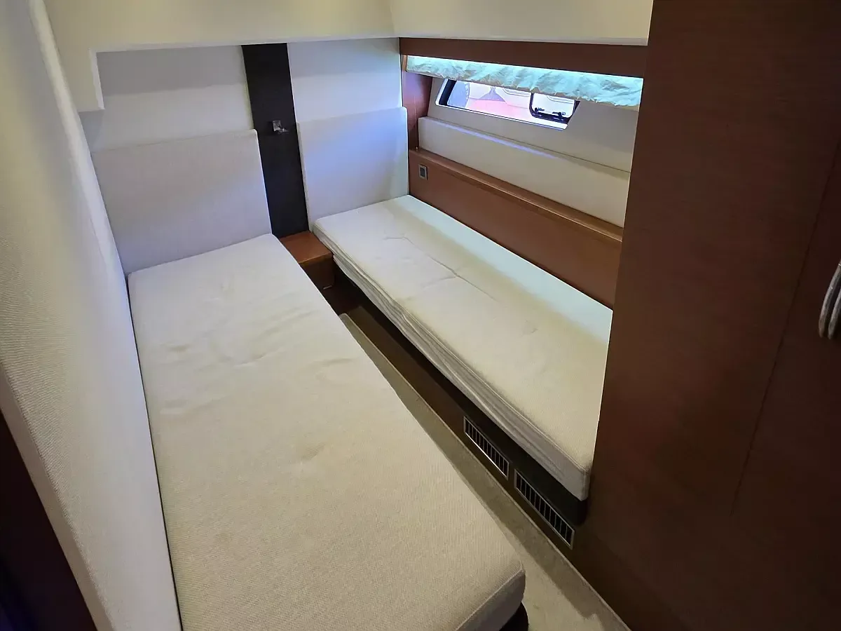 Jeanneau Prestige 550 | Very Berry