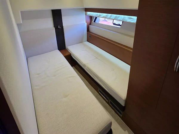 Jeanneau Prestige 550 | Very Berry
