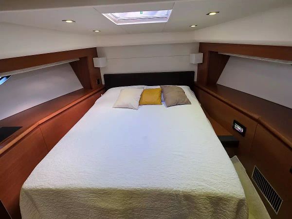 Jeanneau Prestige 550 | Very Berry