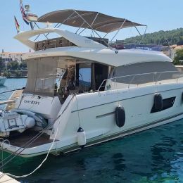 Jeanneau Prestige 550 | Very Berry