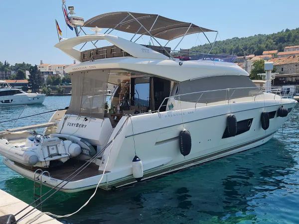 Jeanneau Prestige 550 | Very Berry