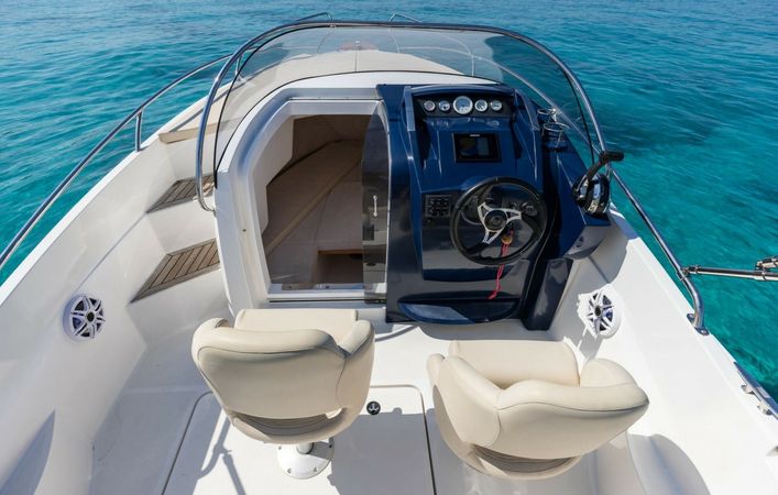 Galeon 630 | White