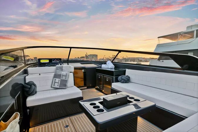 Van Dutch 40 | Captain Newport