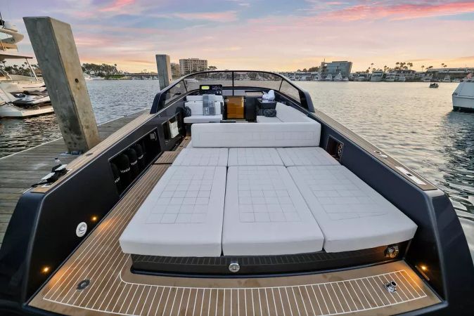 Van Dutch 40 | Captain Newport