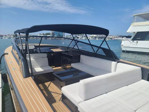 Van Dutch 40 | Captain Newport