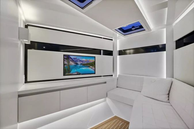 Van Dutch 40 | Captain Newport