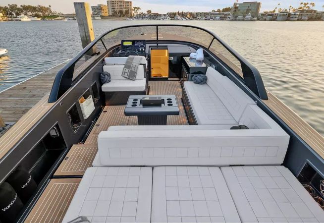 Van Dutch 40 | Captain Newport