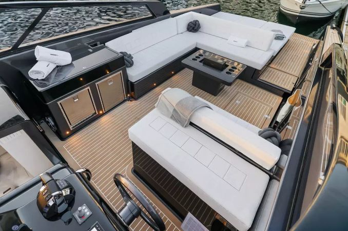 Van Dutch 40 | Captain Newport