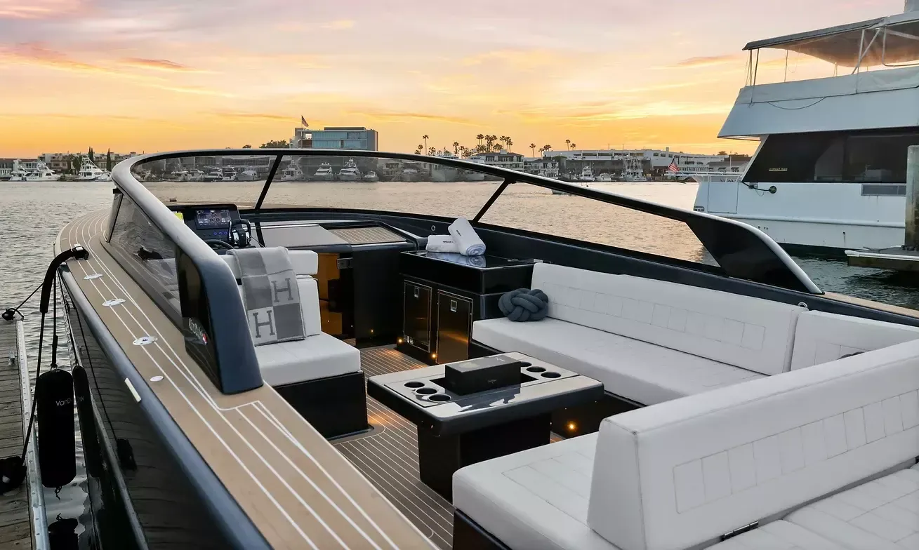 Van Dutch 40 | Captain Newport