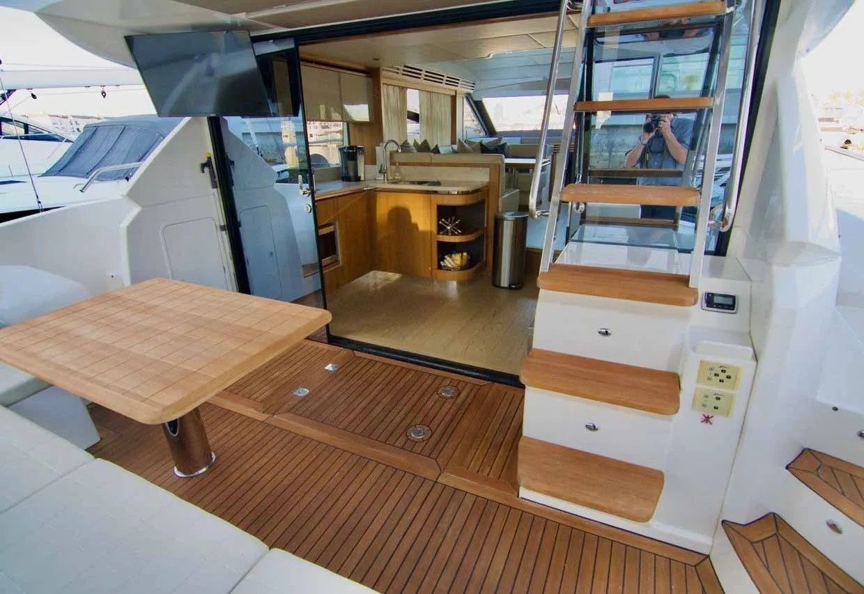 Absolute 52 Fly | OneLove