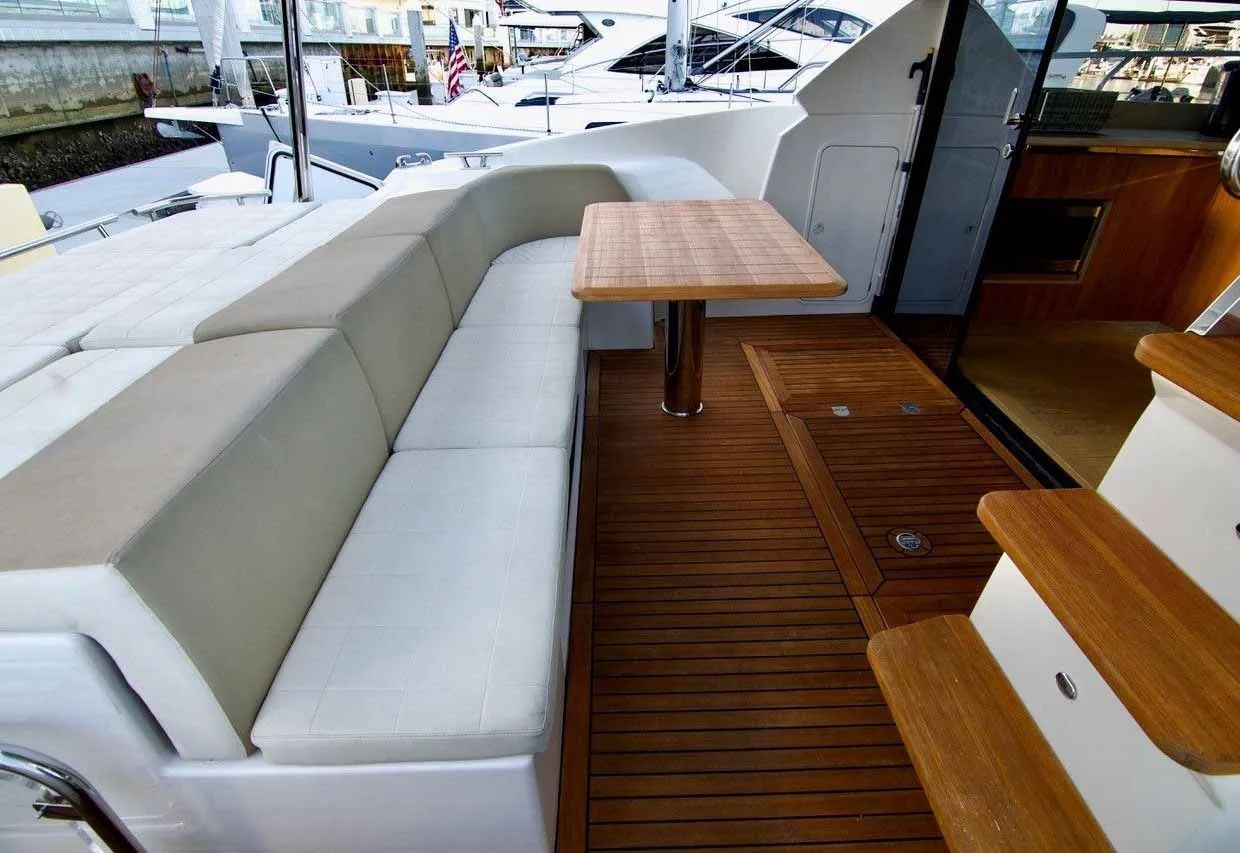 Absolute 52 Fly | OneLove