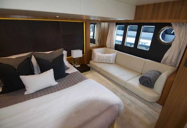 Absolute 52 Fly | OneLove