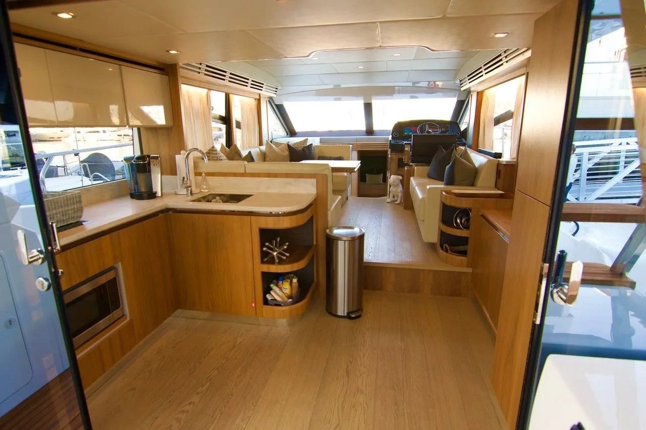 Absolute 52 Fly | OneLove