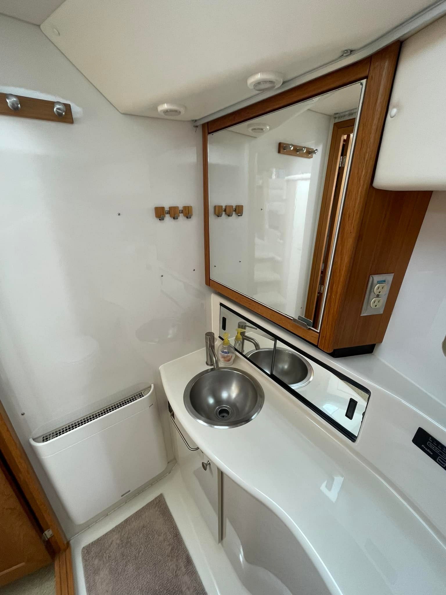 Bayliner 4087 | Shaya Moya