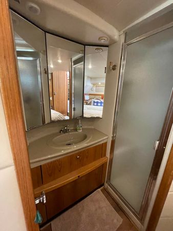 Bayliner 4087 | Shaya Moya