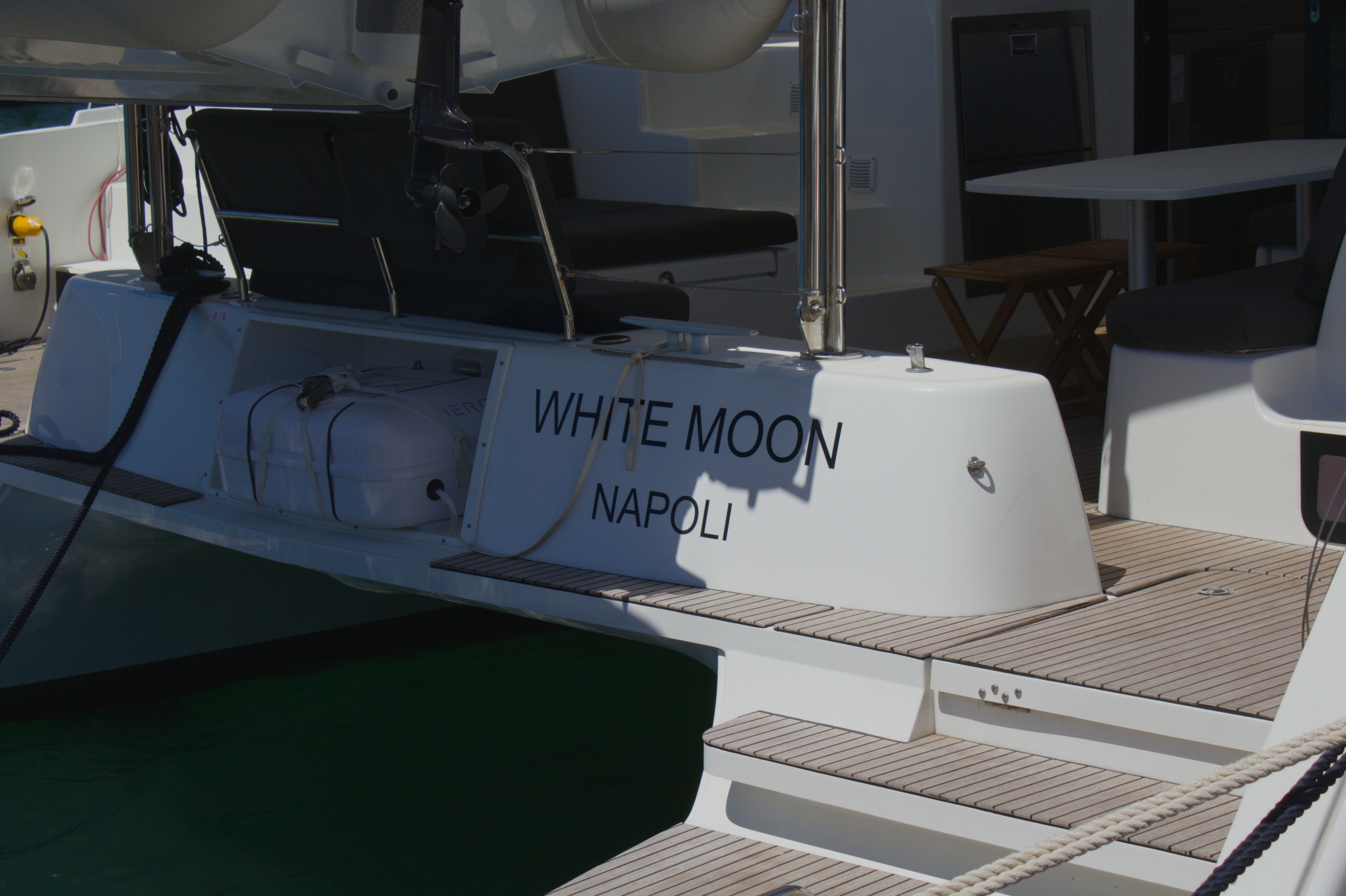 Lagoon 42 | White Moon