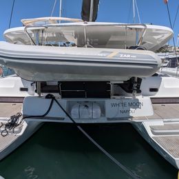Lagoon 42 | White Moon