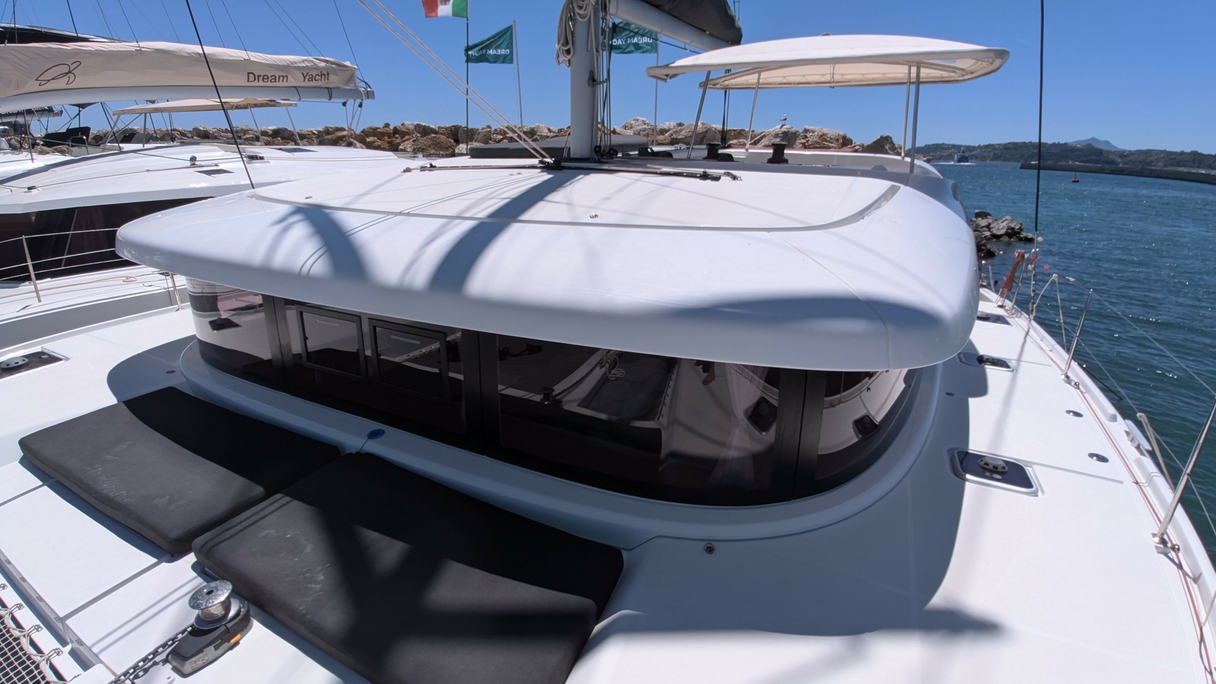 Lagoon 42 | White Moon