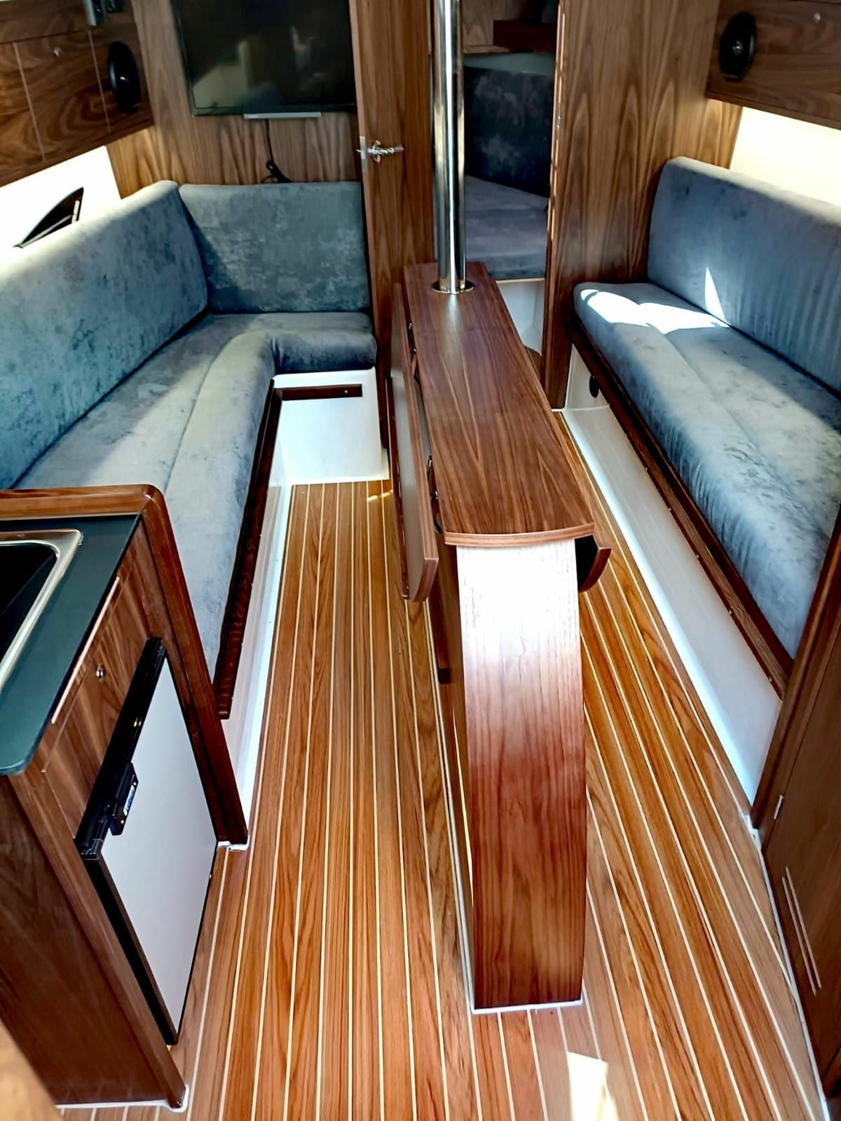 Antila 27 Family | Morys