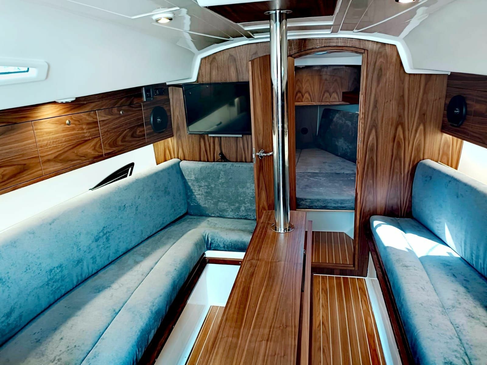 Antila 27 Family | Morys