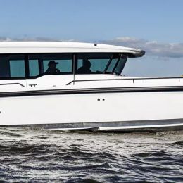 Axopar 37 XC | SUV of the Seas