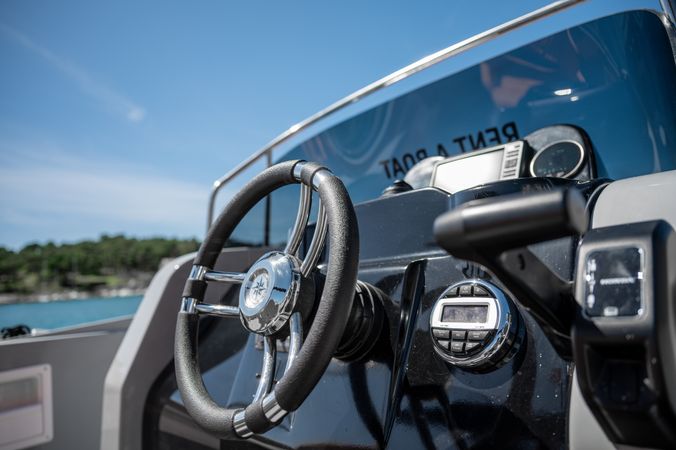 Quicksilver 675 | 25