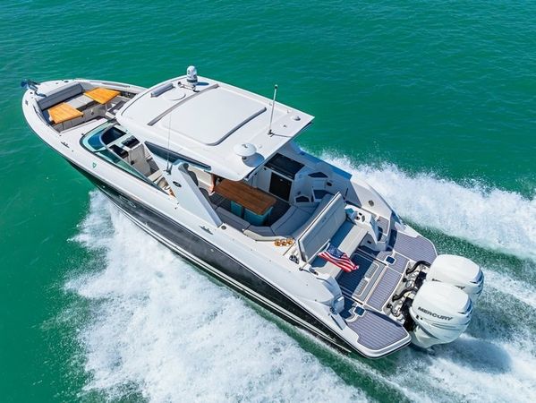 Sea Ray 350 SLX | Top Shelf