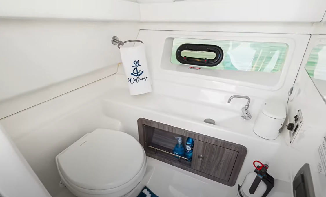 Sea Ray 350 SLX | Top Shelf