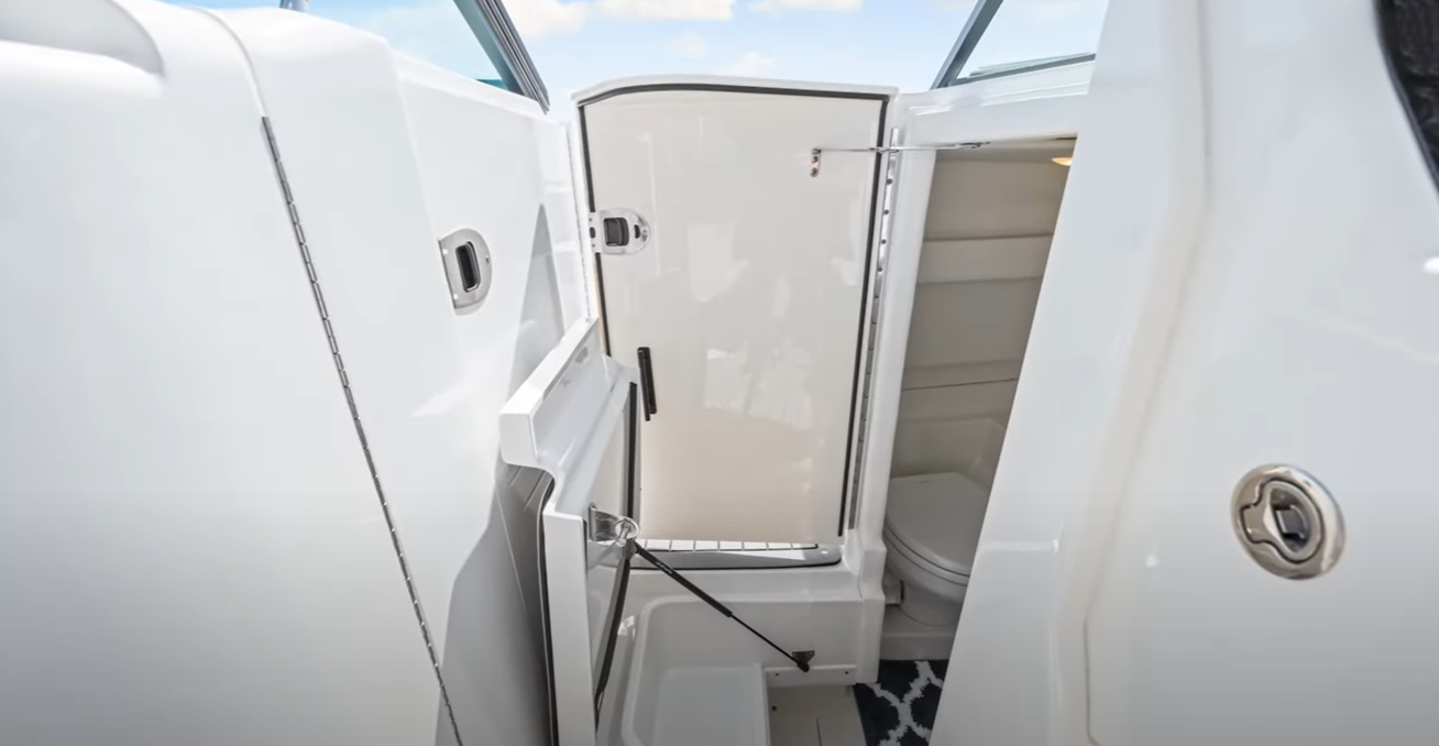 Sea Ray 350 SLX | Top Shelf