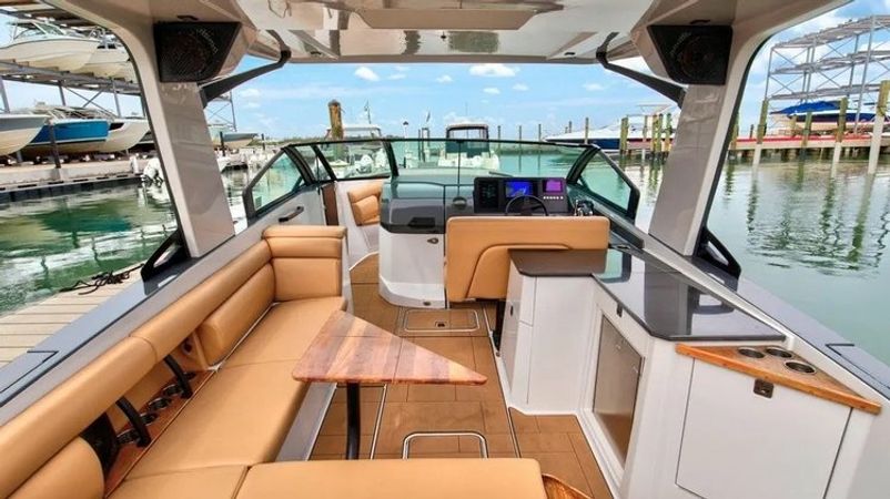 Aviara AV32 | Ocean Rode