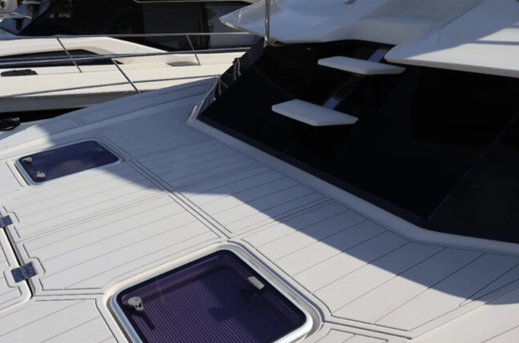 Aquila 44 | Lil’ Bit Nauti