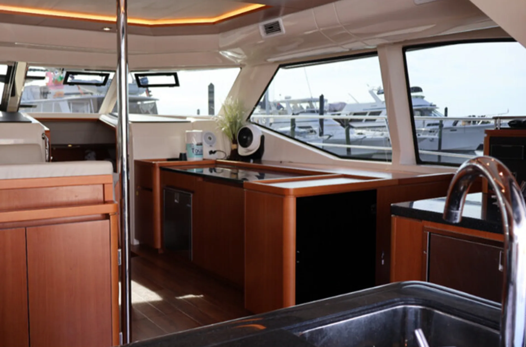 Aquila 44 | Lil’ Bit Nauti