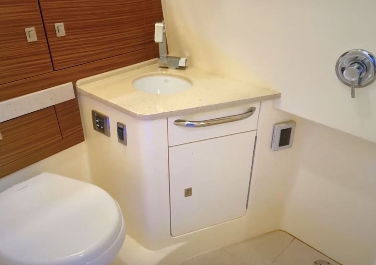 Boston Whaler 420 Outrage | A.S.W.E.