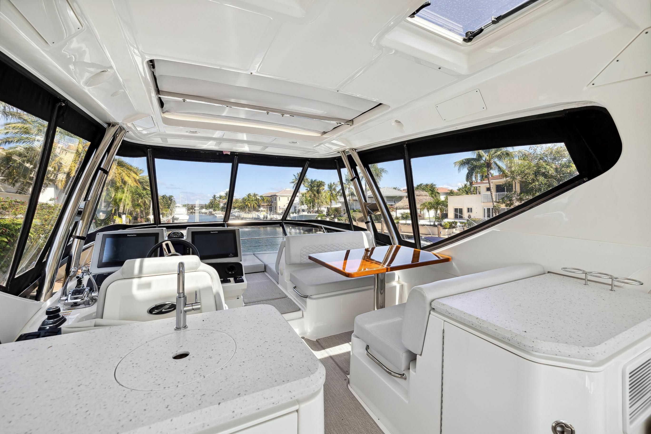Sea Ray L590 Fly | SoleMare