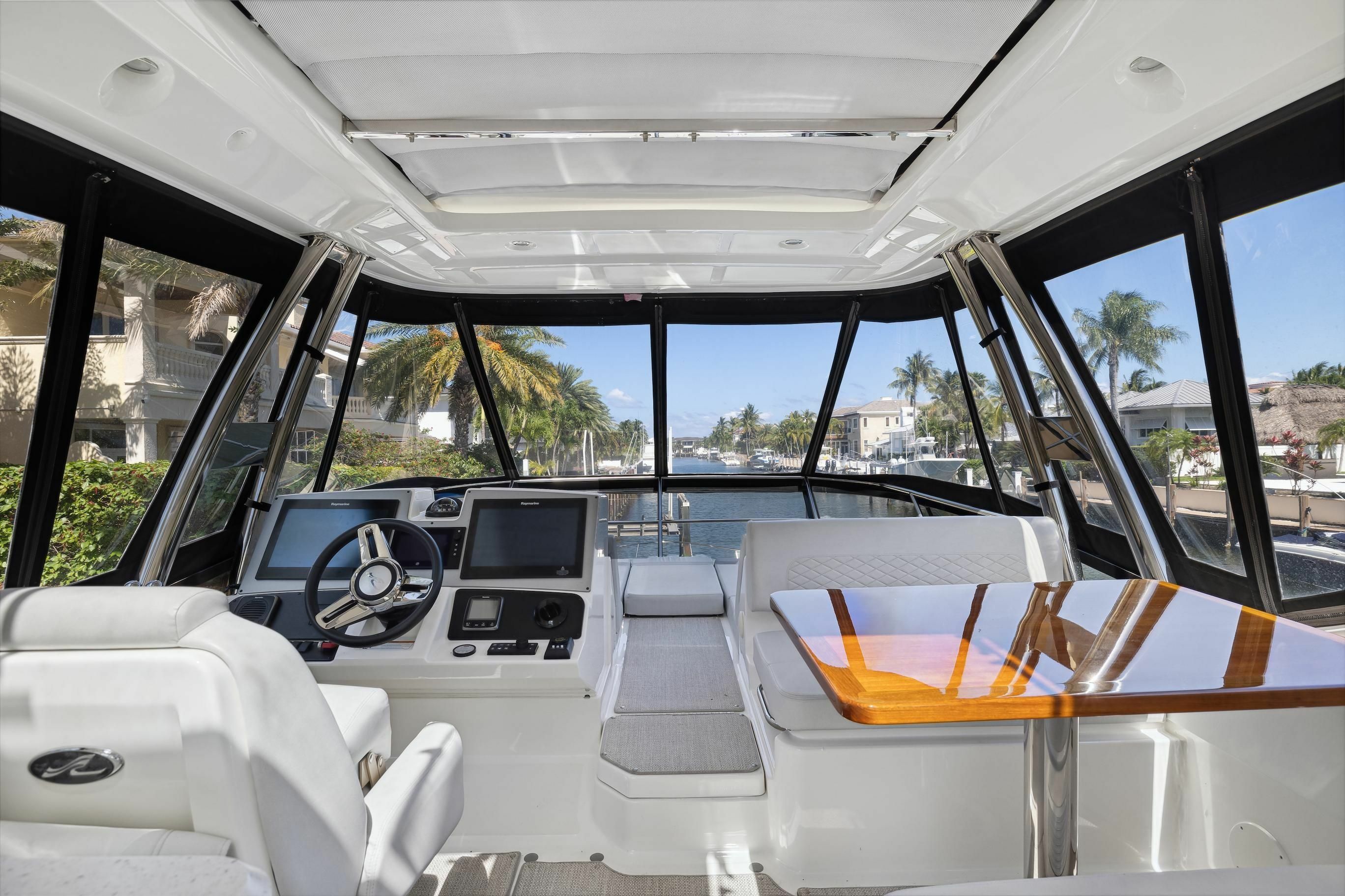 Sea Ray L590 Fly | SoleMare