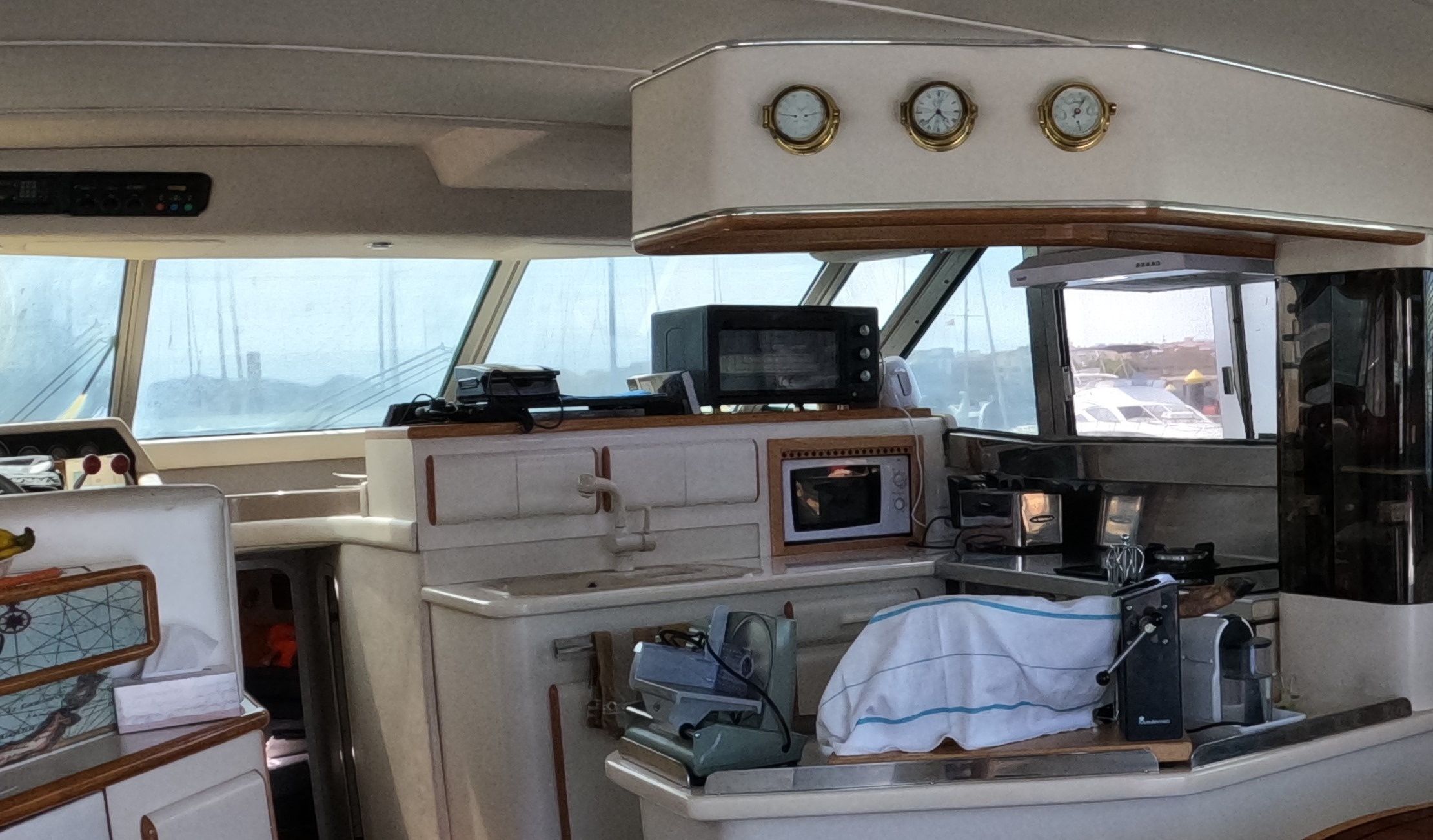 Sea Ray Sedane Bridge 400 | Mayantigo