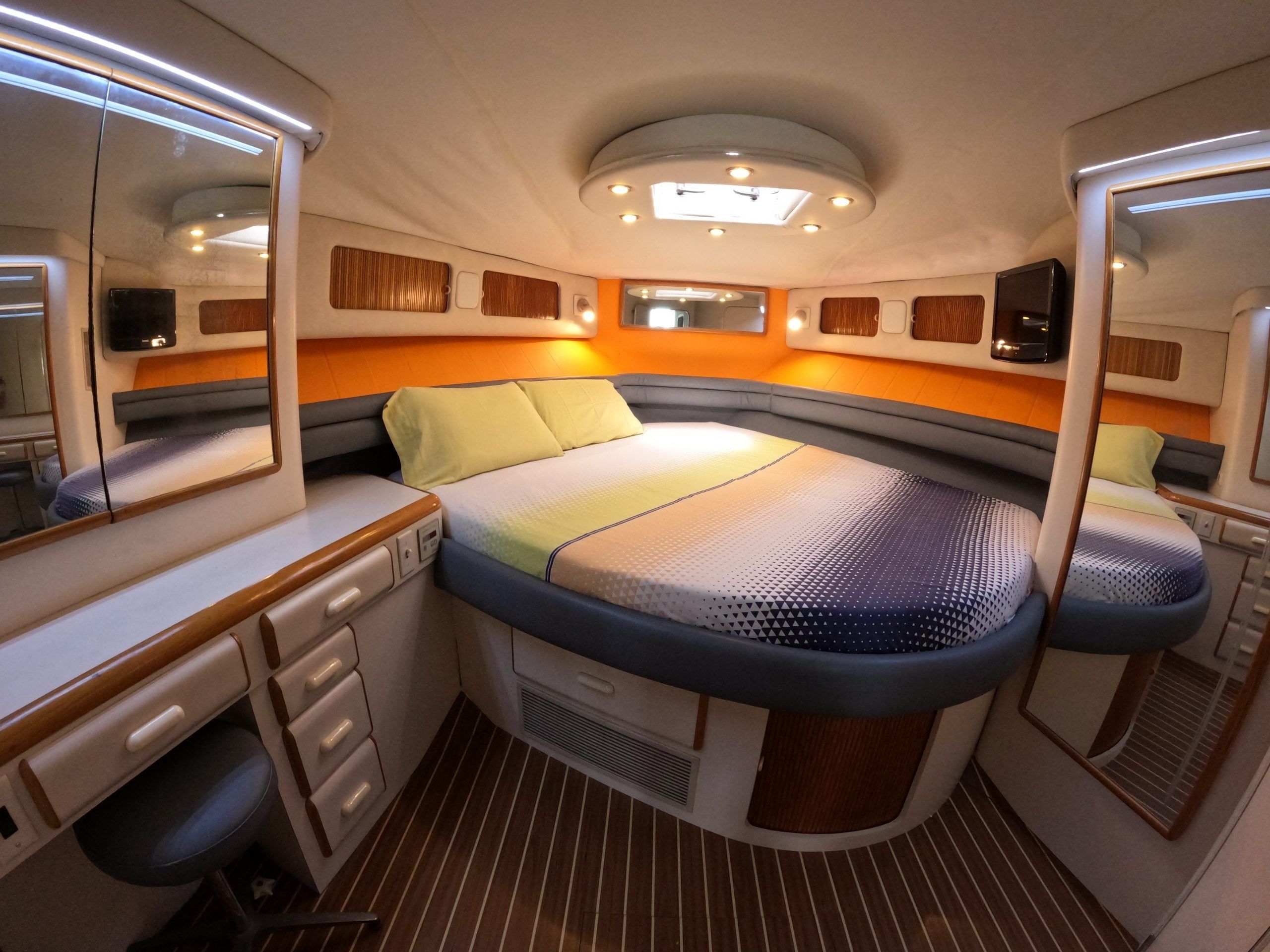 Sea Ray Sedane Bridge 400 | Mayantigo