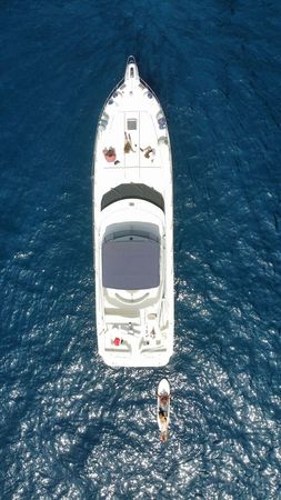Sea Ray Sedane Bridge 400 | Mayantigo