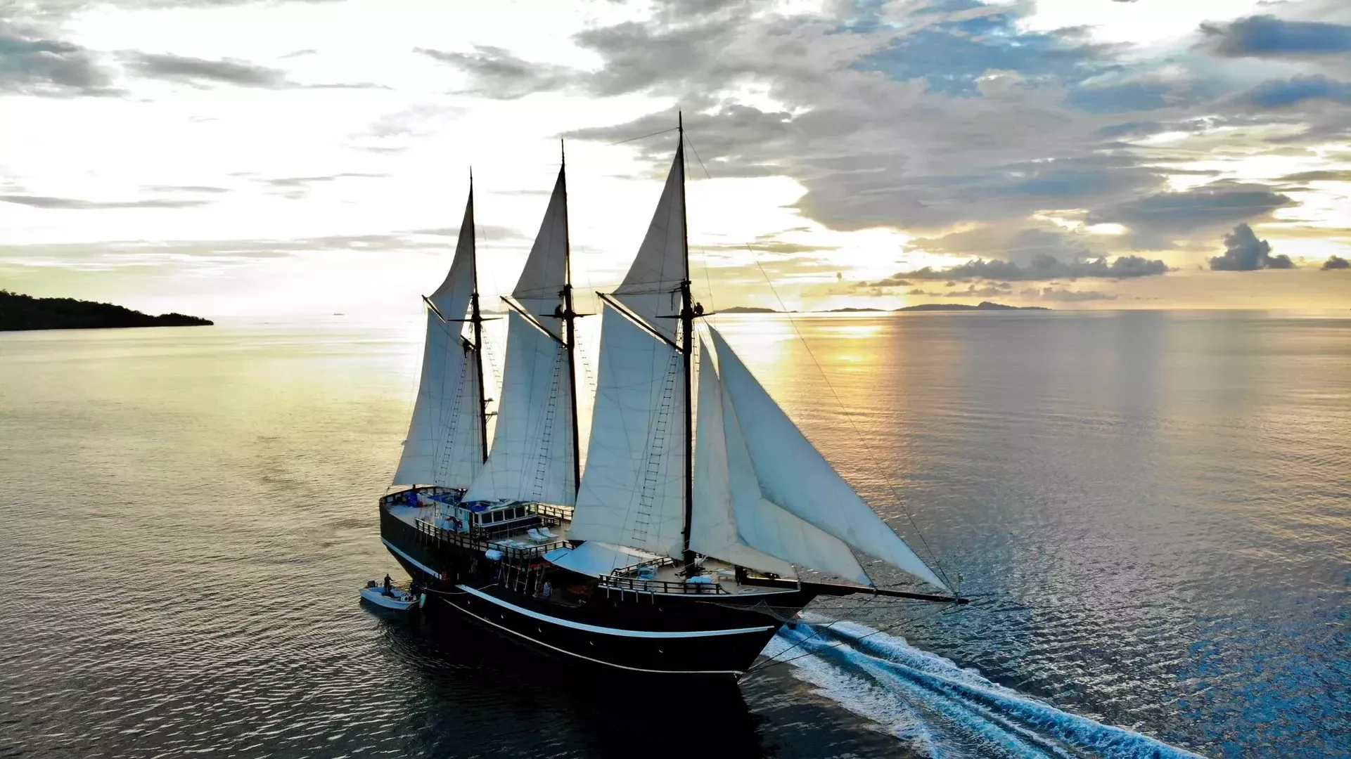 Custom Built Schooner | Dewi Nusantara