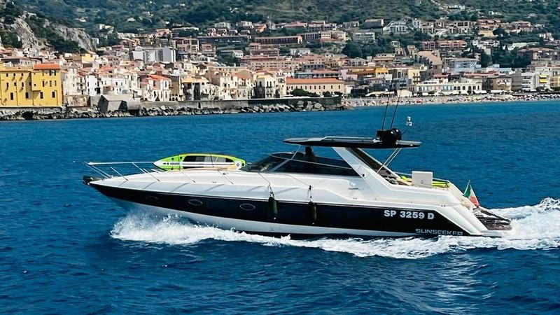 Sunseeker 105 | Blackstar