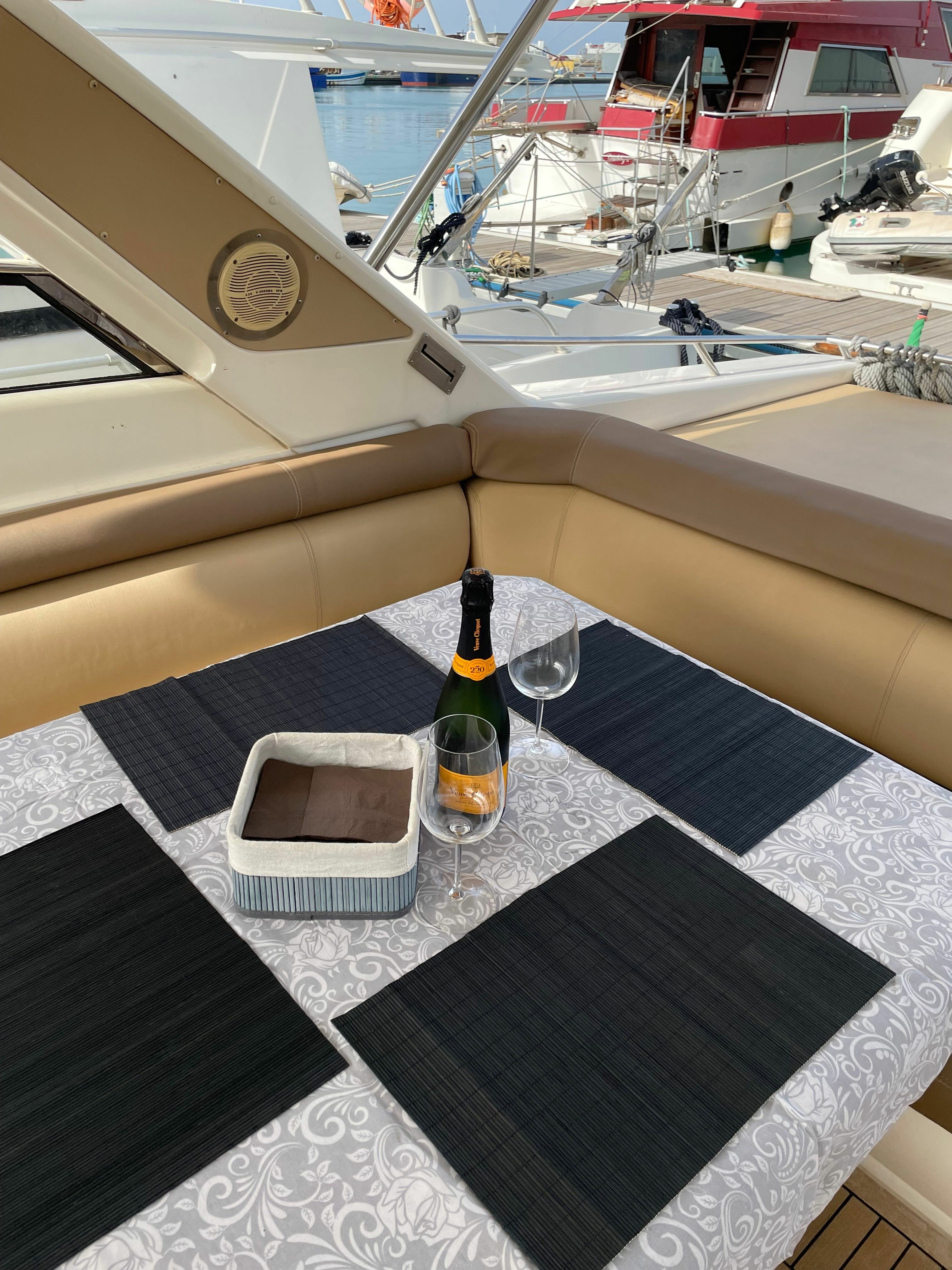 Sunseeker 105 | Blackstar